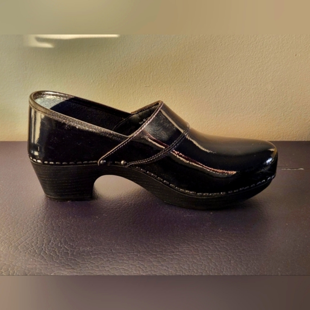 DANSKO  Black Patent Leather CLOGS/MULES like new Size 40 US 10 womens